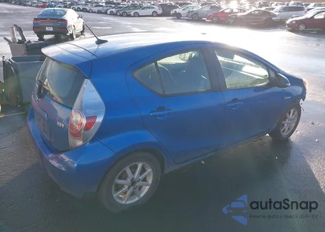 2013 Toyota Prius C Three z USA, uszkodzony, nr VIN JTDKDTB36D1557596